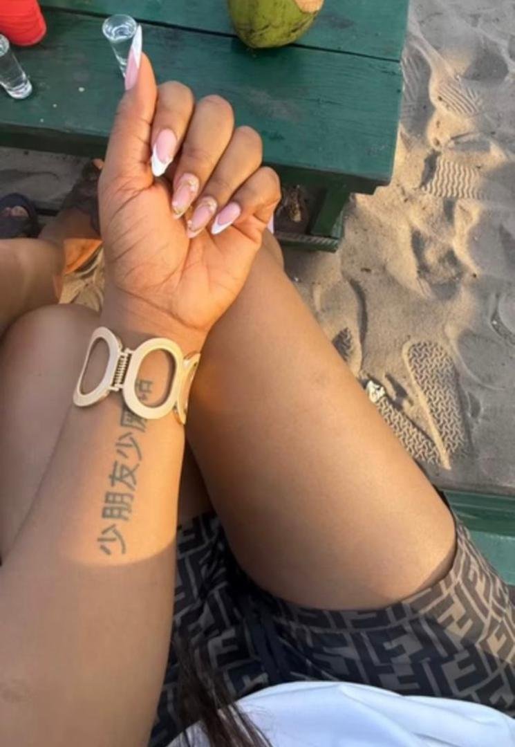 Minimalist O-Link Designer Bangle – Contemporary Gold Bracelet