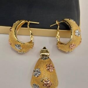 Tricolor Blossom Gold Jewelry Set – Floral Embossed Pendant & Earrings