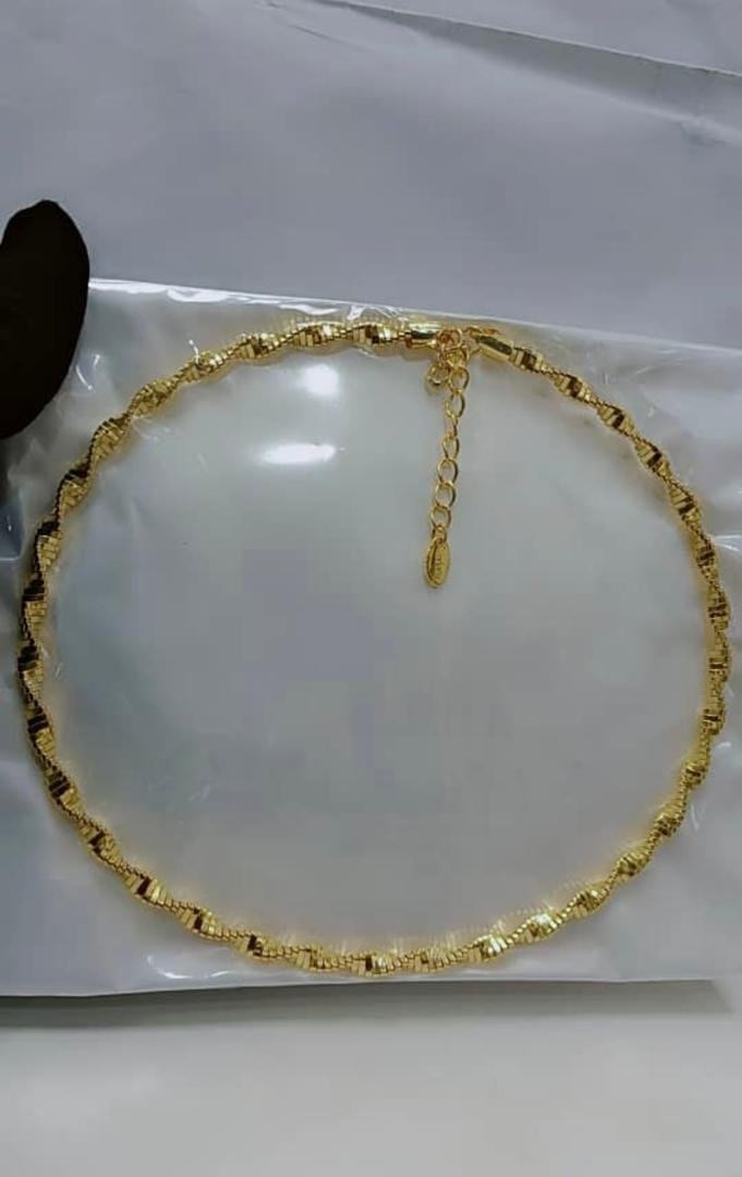 Wavy Luxe Gold Necklace – Elegant Adjustable Chain