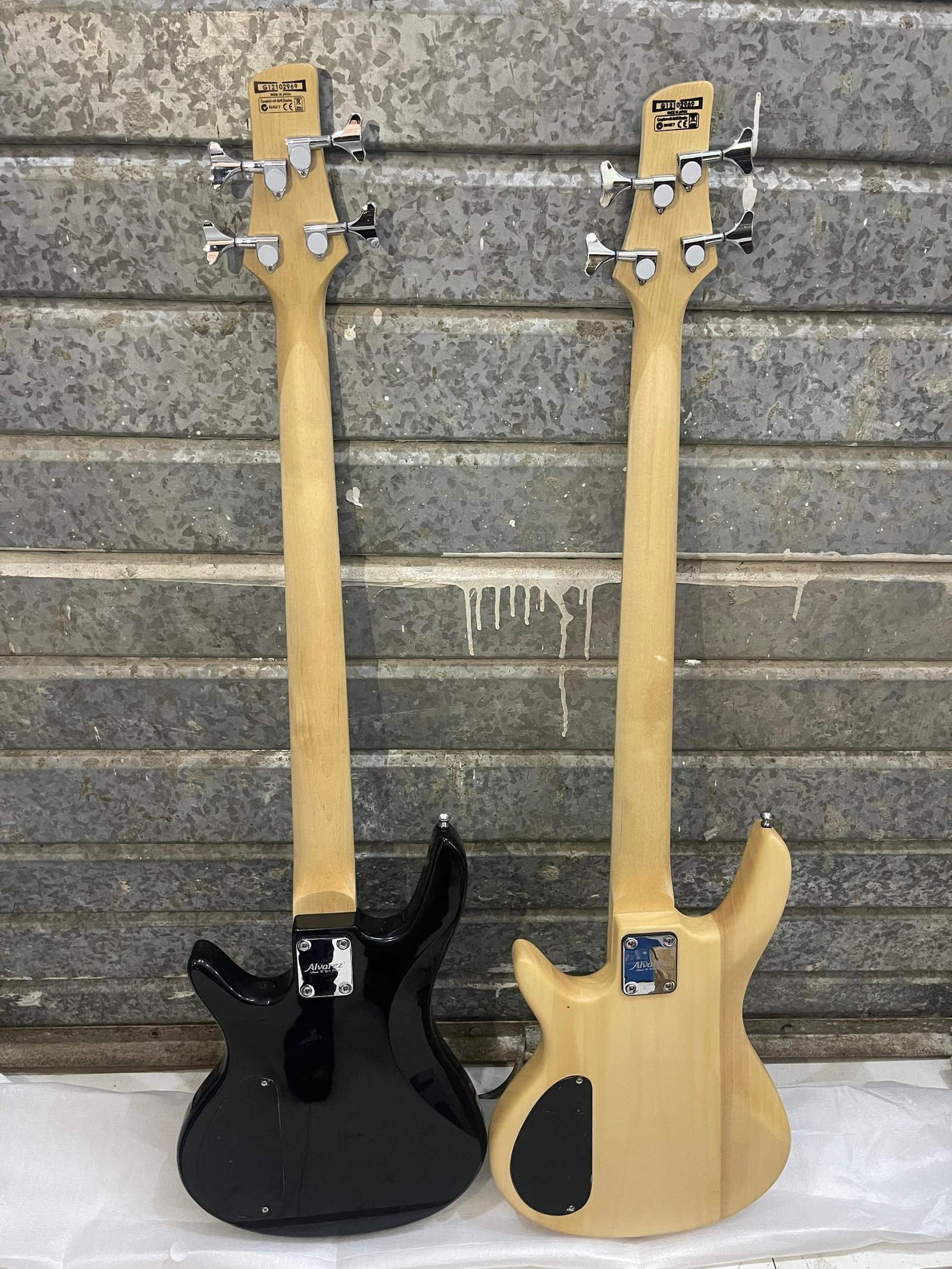 Ibanez GIO Series Electric Bass Guitar – Black & Natural Finish