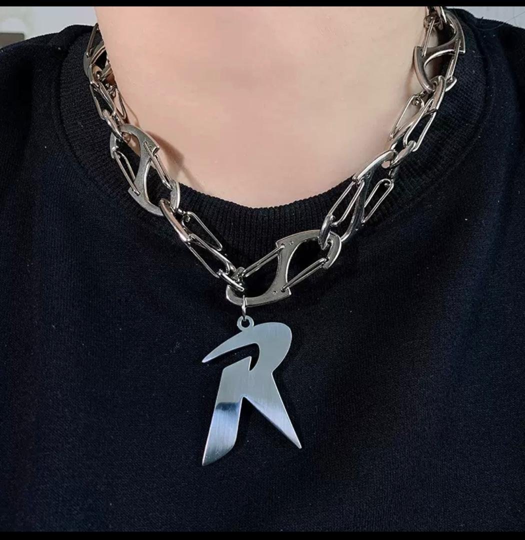 R-Pendant Chunk Chain Necklace