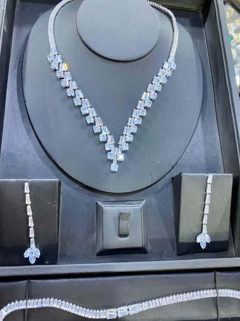 Aurora Crystal Timepiece (Amethyst Edition)