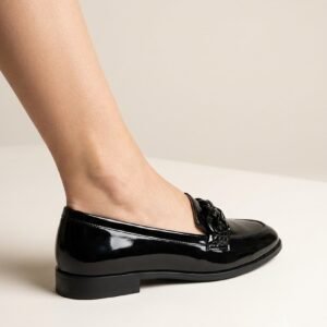 Female flat shoes