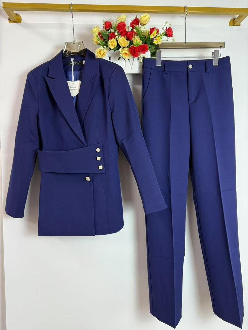 Women’s Double-Breasted Tailored Suit Set (Blazer & Trousers) - Image 10