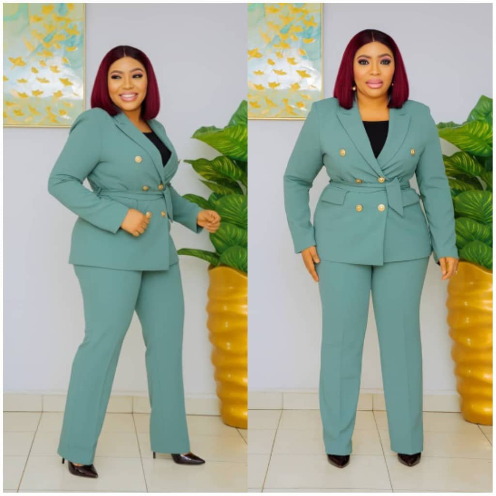Women’s Double-Breasted Tailored Suit Set (Blazer & Trousers)