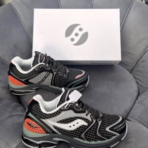 Saucony Grid Technical Runner in Black & Silver