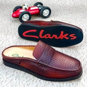 Clarks Hexagon-Texture Leather Slip-On Mules in Brown
