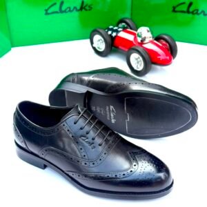 Clarks Wingtip Brogue Oxford Shoes in Black